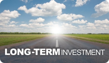 Illustration of a road sign with the words 'Long-Term Investing' pointing towards a bright future, symbolizing wealth growth and financial planning.